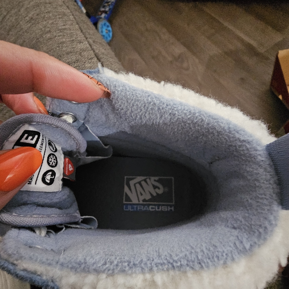 Vans - Picture 3 of 7